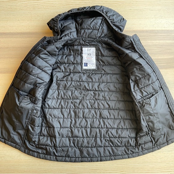 GAP Kids PrimaLoft black on black stars puffer jacket Unisex Size XS (4-5) - Picture 3 of 11
